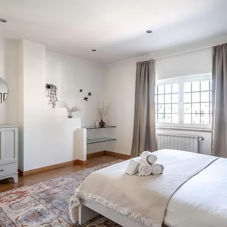 Charming 4 Bedroom House & Pool 度假居 阿泽陶
