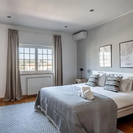 Charming 4 Bedroom House & Pool