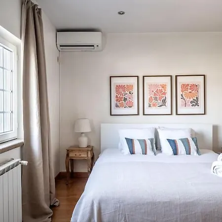 Charming 4 Bedroom House & Pool 度假居 *