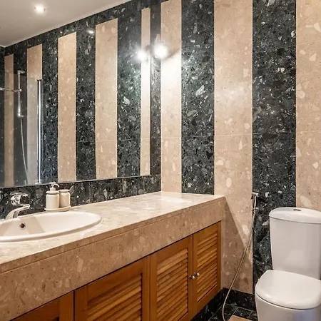 Charming 4 Bedroom House & Pool