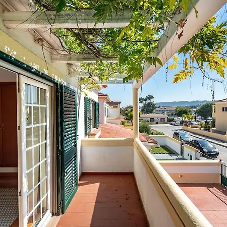 Charming 4 Bedroom House & Pool 阿泽陶